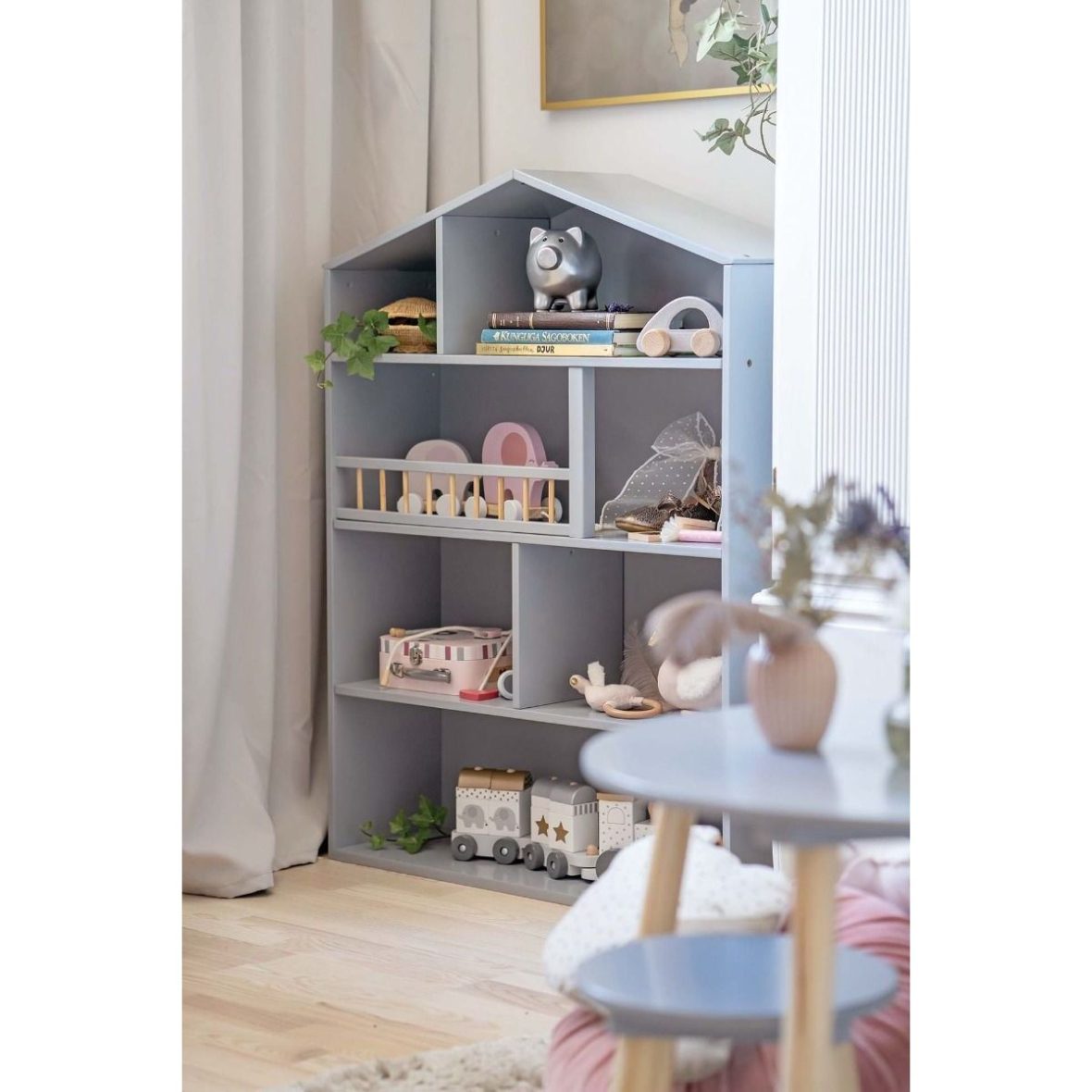 photo_grey_room_house_shelf